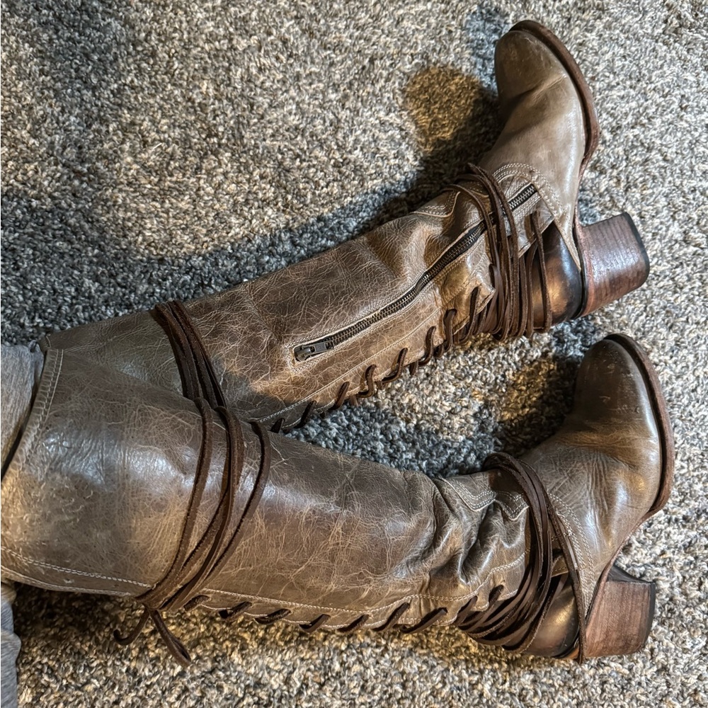 Freebird Coal leather distressed Boots in Stone with Lace-Up Detailing, size 10